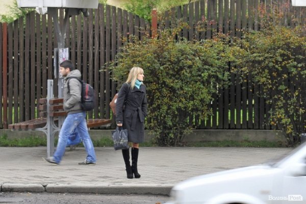 Люди на зупинках. БУДНІ МІСТА