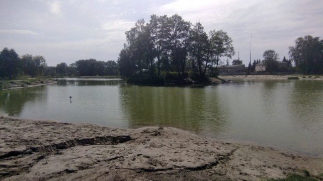 У місті на Волині, аби позбутись смороду, замінюють мережу зливової каналізації. ФОТО. ВІДЕО