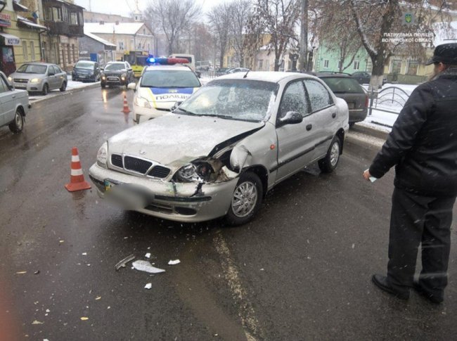Неуважні волинські водії стали жертвами негоди на дорогах. ФОТО