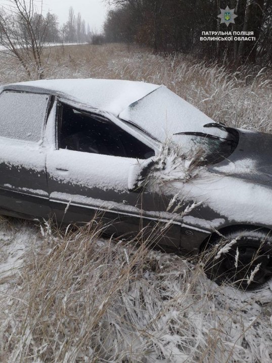 Неуважні волинські водії стали жертвами негоди на дорогах. ФОТО