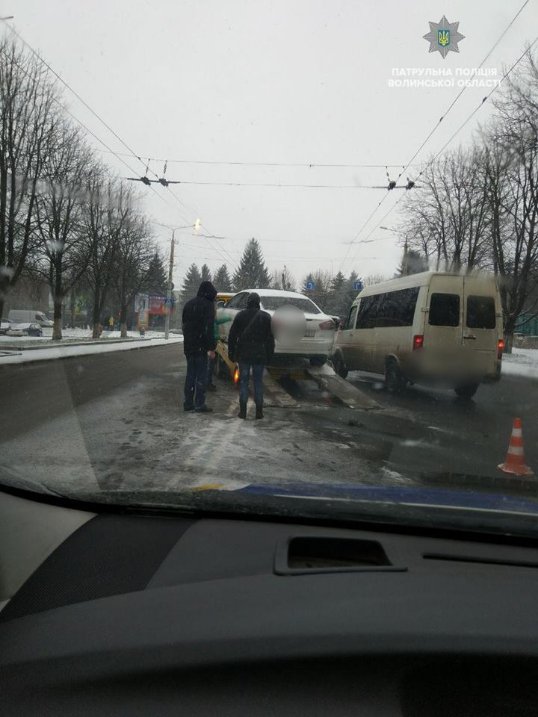 Неуважні волинські водії стали жертвами негоди на дорогах. ФОТО