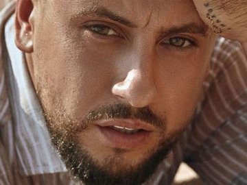 MONATIK показав дружину та зізнався їй у коханні