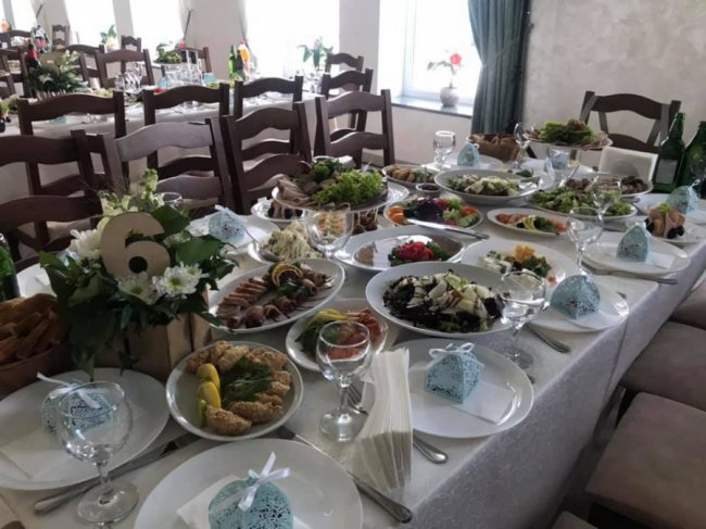 Волинський телеведучий та журналістка відгуляли весілля. ФОТО