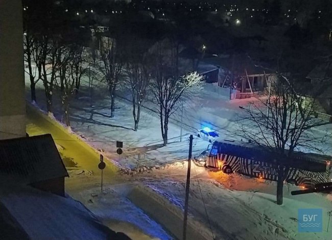 На Волині пасажирський автобус зіткнувся з легковиком. ФОТО