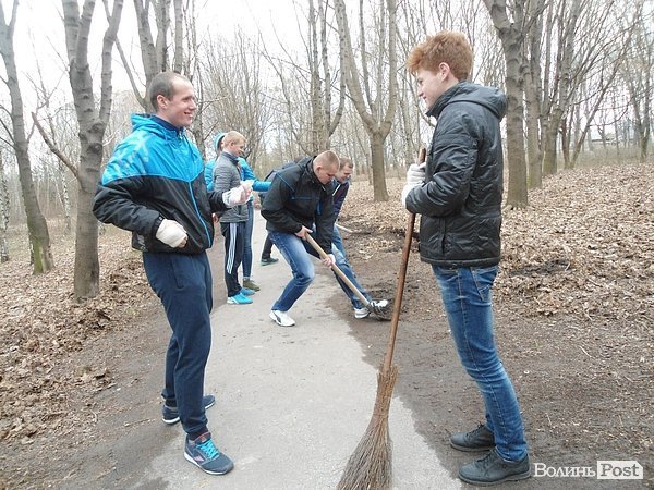 У Луцьку відбулася екологічна акція «Збережемо природу!». ФОТО
