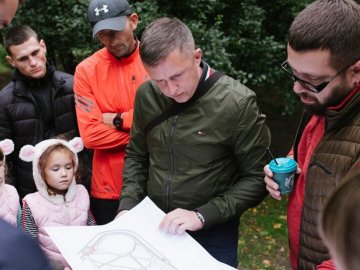 «Ми хочемо зробити цікавіший варіант», – Разумовський будуватиме особливі майданчики в парку за РАЦСом