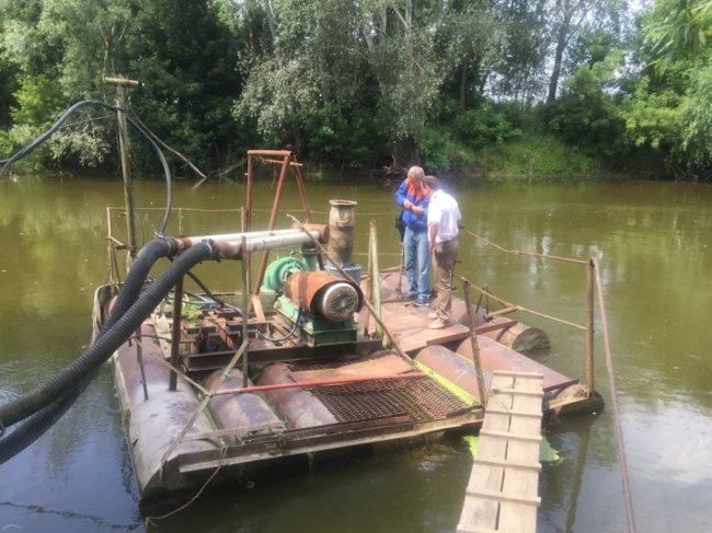 У Луцьку на Стиру встановили пристрій, який захищатиме рибу. ФОТО