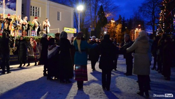 Спільна коляда у Луцьку відбулася «без голів». ФОТО 