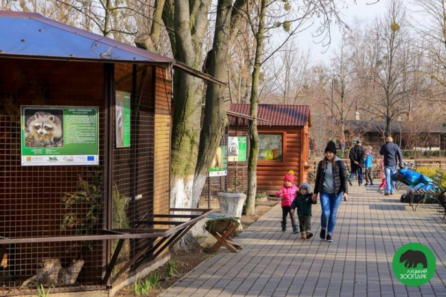 Квіти, усмішки і діти: як минуло 8 березня у Луцькому зоопарку. ФОТО