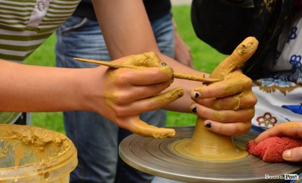 ПТУ Волині презентують: одяг, їжа, меблі та навіть мангал. ФОТО 