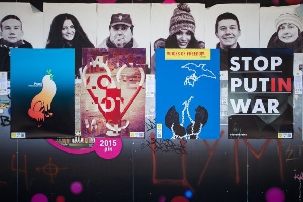 Дизайнери світу проти війни в Україні. ФОТО