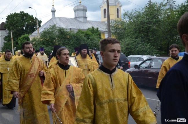У Луцьку хресною ходою пройшли прихильники церкви Московського патріархату. ФОТО