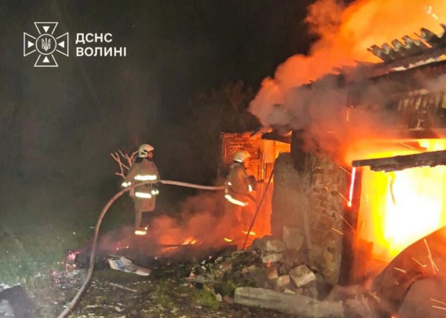 На Волині горіли житловий будинок, квартира та літня кухня