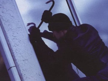 Шуби, шини та картини: на Волині засудили крадія-рецидивіста