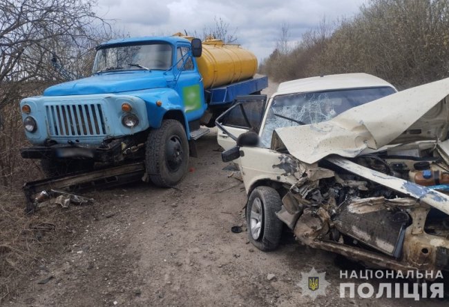 П’яний водій на ВАЗі врізався у вантажівку на Волині: є постраждалі