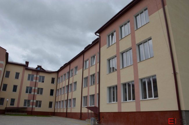 «Ні грошей, ні школи, ні дороги»: розповіли, чому 27 школа не готова до здачі