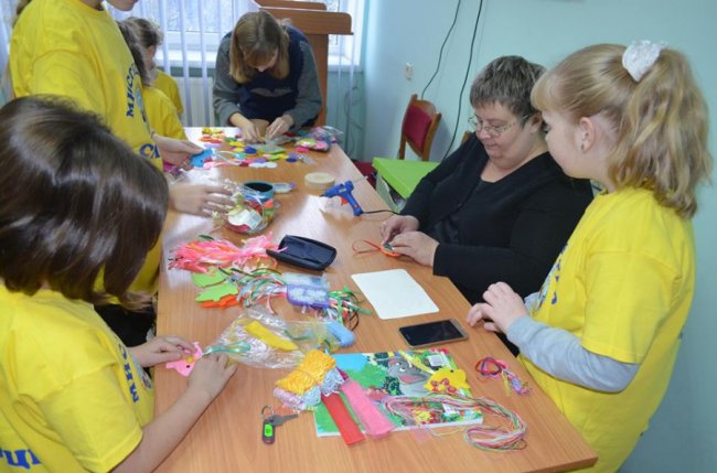 Луцькі дітлахи долучилися до акції «Тепла іграшка надії». ФОТО