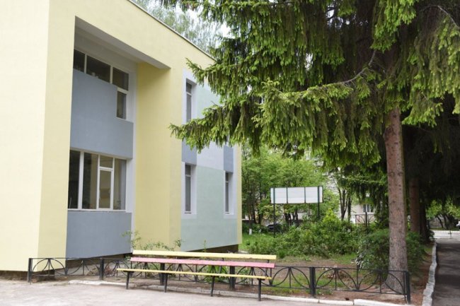 У Луцьку завершують капремонт фасаду дитячої художньої школи. ФОТО