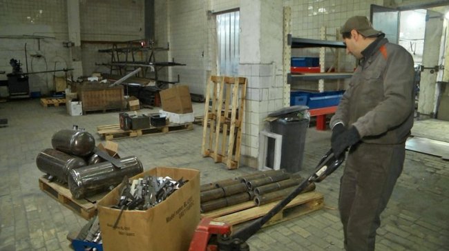 На Волині виготовляють спецпідставки під окопні свічки: для чого