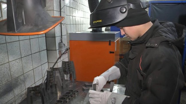 На Волині виготовляють спецпідставки під окопні свічки: для чого