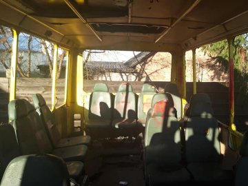 Нецензурні слова та зображення: невідомі понищили автобус учасників АТО у Ківерцях. ФОТО