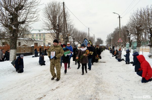 «Десантник пішов у небо»:  у Ківерцях поховали Героя Маріса Камінського