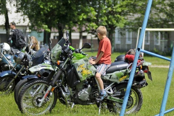 Байкери-«терапевти» влаштували свято для дітей. ФОТО