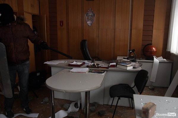 Як у Луцьку «викурювали» міліцію. ФОТО