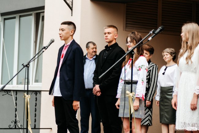 У Луцькому НВК №26 пролунав перший дзвінок. ФОТОРЕПОРТАЖ