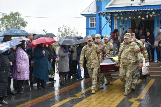 Луцька громада у скорботі: сьогодні люди прощалися з чотирма Героями