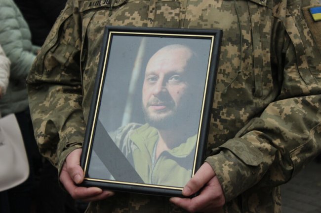 Луцька громада у скорботі: сьогодні люди прощалися з чотирма Героями