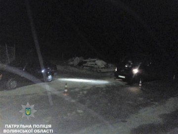 У Луцьку п'яний водій на «мерсі» врізався у припарковане авто. ФОТО