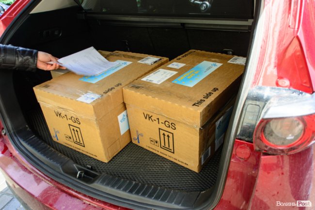 Дві волинські лікарні отримали 1400 швейцарських ІФА-тестів, що визначають антитіла до COVID-19. ФОТО