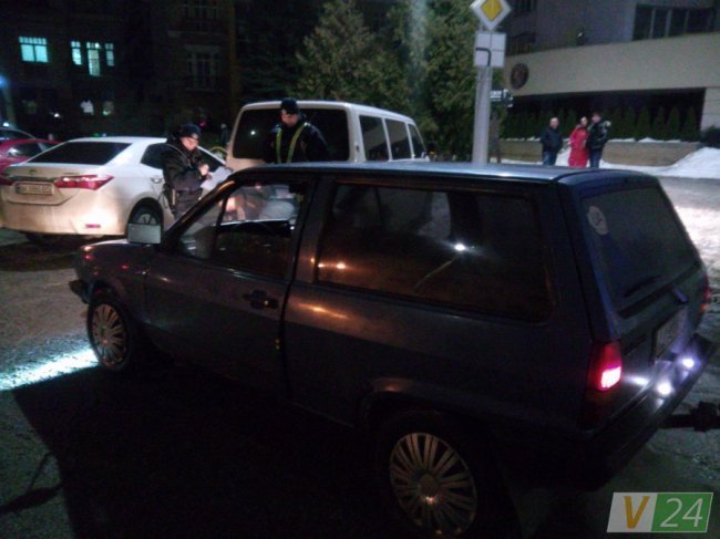 У Луцьку п’яна пасажирка авто влаштувала «шоу» патрульним