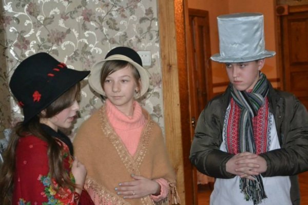 Священик на Волині влаштував святкову вечерю для одиноких людей. ФОТО