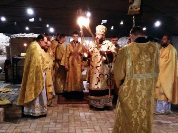 На місці найдревнішого храму Луцька помолилися за Іоанна Богослова. ФОТО