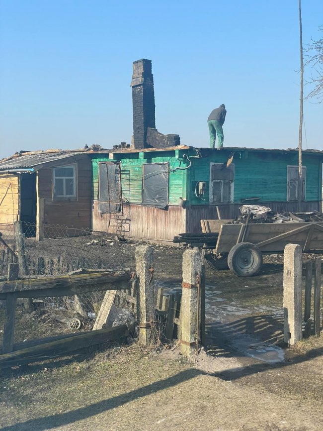 На Волині сім'я, яка виховує семеро неповнолітніх дітей, потребує допомоги: будинок постраждав від пожежі