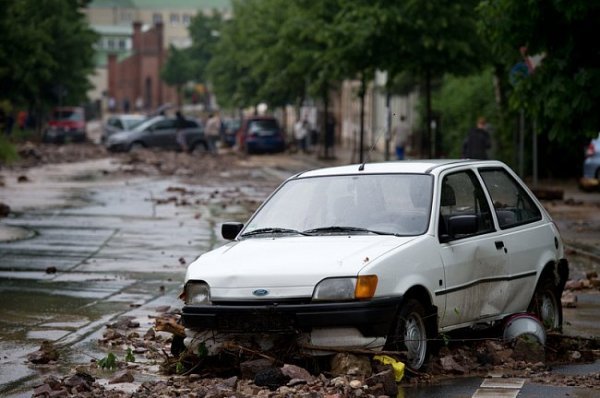Сильні дощі в Європі змили дороги. ФОТО
