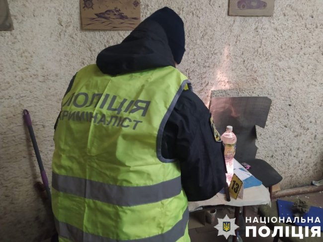 Поліція показала одну з катівень у Херсоні, де росіяни утримували близько 90 українців