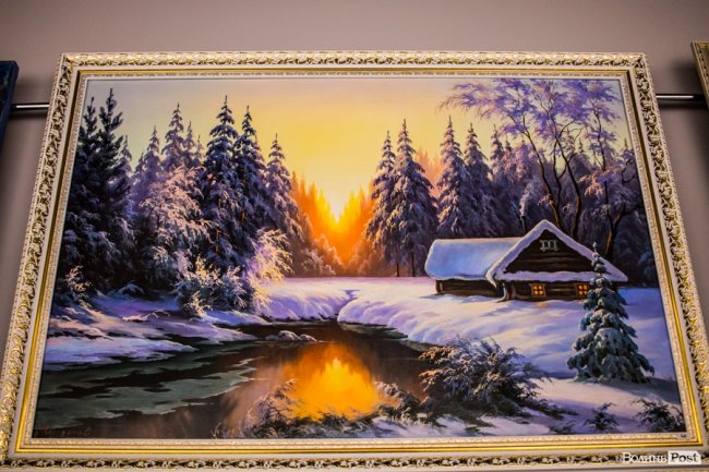 Точність ліній та глибина поглядів: у луцькому «Промені» презентували виставку Вікторії Марценюк