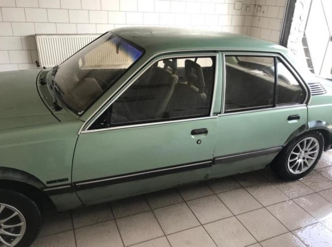 Лікарка з Волині передала ЗСУ власне авто. ФОТО