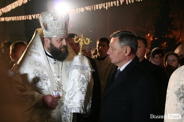 Як у центрі Луцька святили паски. ФОТО