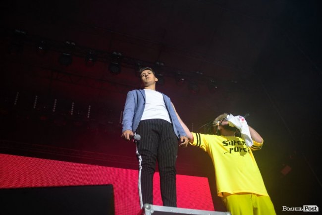 У Луцьку Дзідзьо запросив на сцену волинянина із «Голосу країни. Діти»