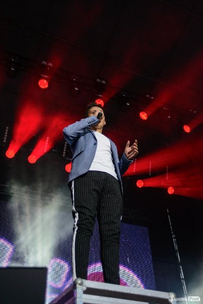 У Луцьку Дзідзьо запросив на сцену волинянина із «Голосу країни. Діти»