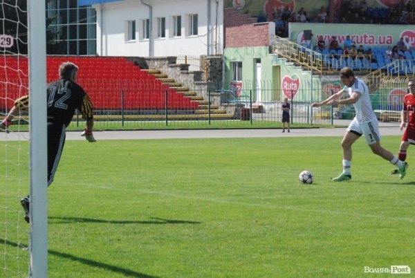 Матч поколінь в Луцьку: ветерани «Волині» проти сучасників. ФОТО