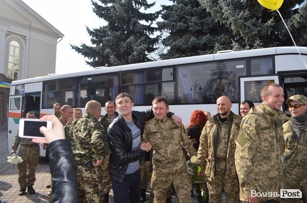 У Луцьку зустрічали героїв, які повернулися з АТО. ФОТО