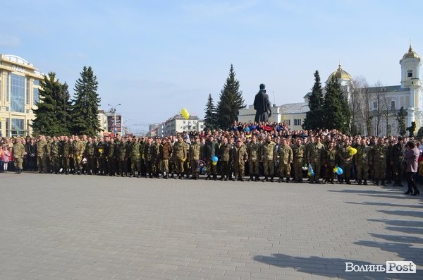 У Луцьку зустрічали героїв, які повернулися з АТО. ФОТО