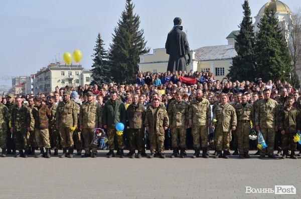 У Луцьку зустрічали героїв, які повернулися з АТО. ФОТО
