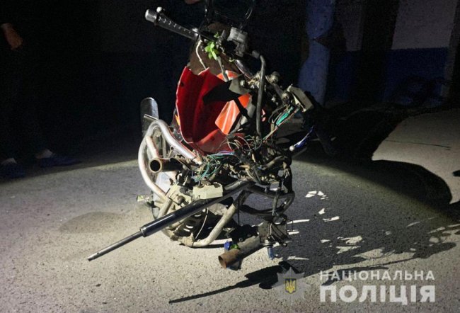 На Рівненщині четверо юнаків та дівчат зіткнулися на мотоциклах і постраждали