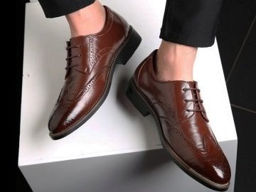 Луцьким муніципалам куплять 35 пар туфель на 60 тисяч гривень